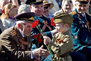 Этих дней не смолкнет слава..