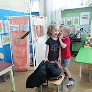эстафета "Разведчики передают информацию командиру"